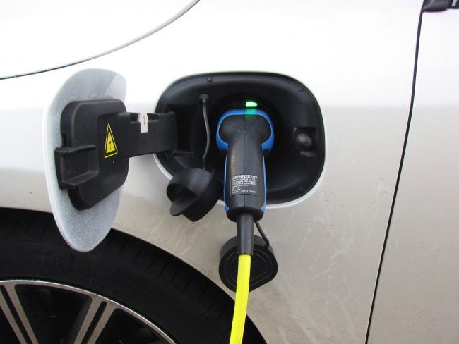 De ce stațiile de încărcare pentru mașini electrice vor deveni o investiție excelentă