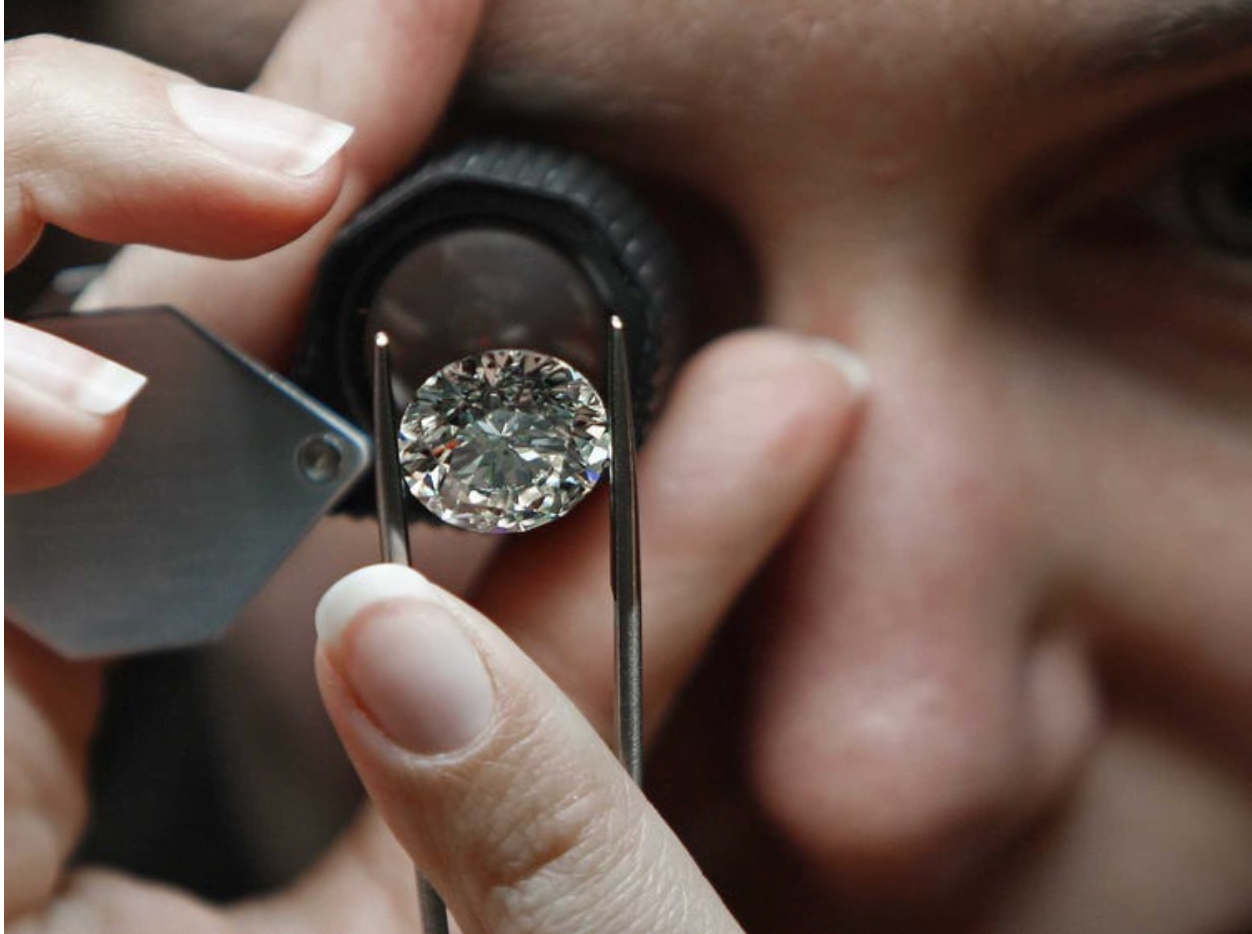 Cum recunosti un diamant adevarat? Cum recunosti un diamant adevarat?