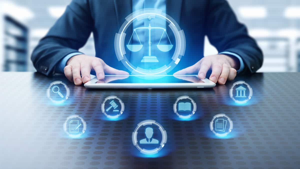 Consultanta juridica: 5 avantaje pentru angajarea unui avocat online