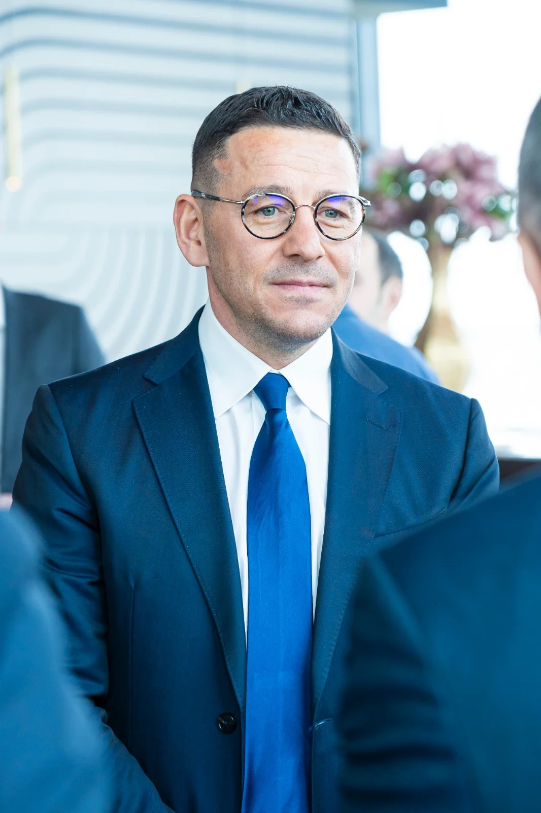 Iustin Paraschiv alocă aproape 40 de milioane de lei pentru una dintre cele mai sustenabile ferme de pui din țara noastră Iustin Paraschiv alocă aproape 40 de milioane de lei pentru una dintre cele mai sustenabile ferme de pui din țara noastră